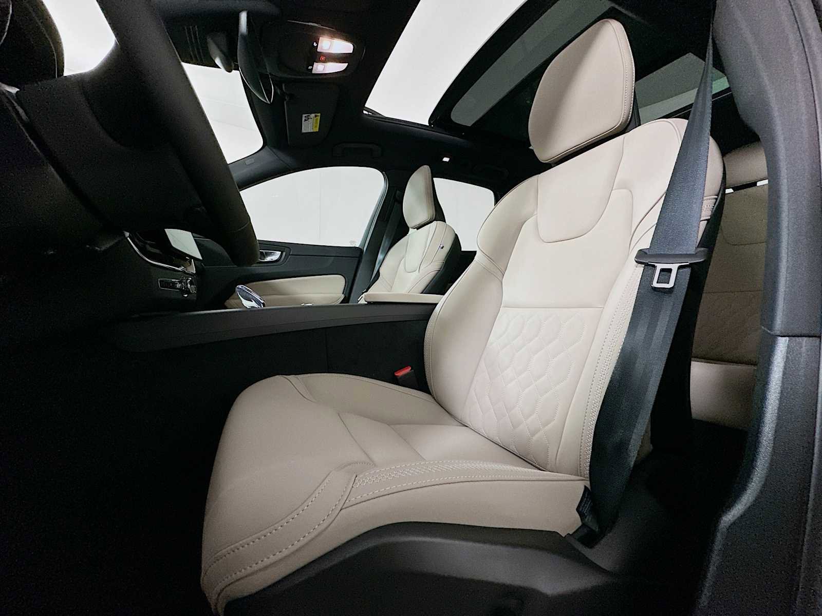 New 2026 Volvo XC60 B5 Core image 18