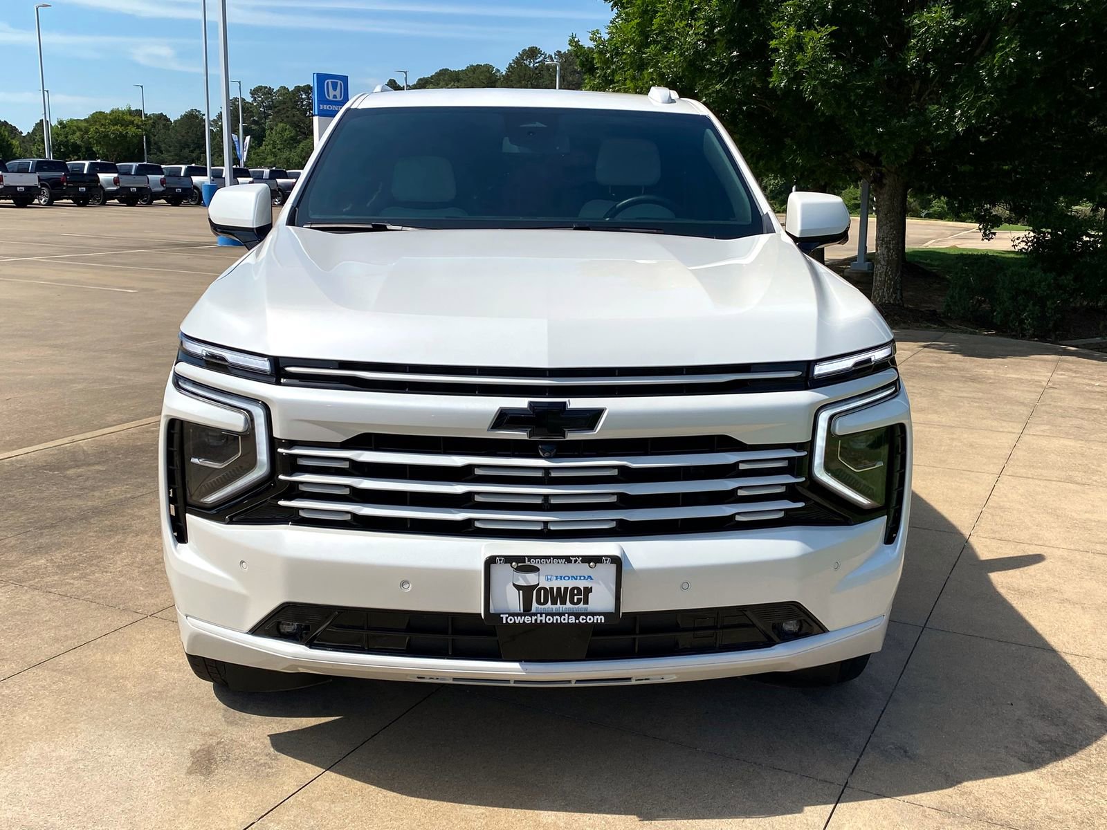 Used 2025 Chevrolet Tahoe Premier AWD/4WD image 2