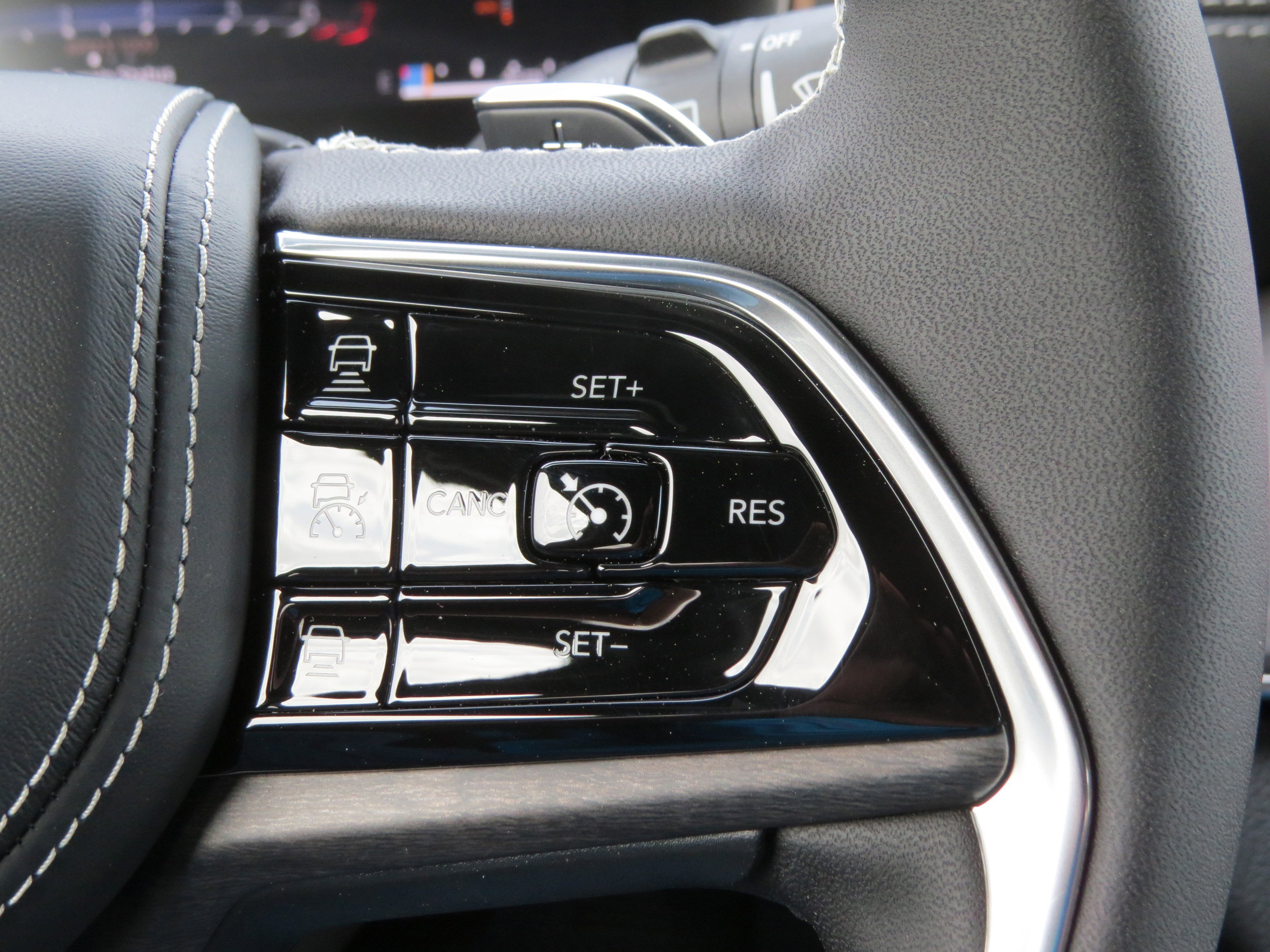 New 2025 Jeep Grand Cherokee Overland w/ Trailer Tow Package image 23