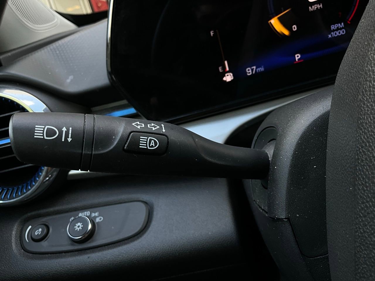 Used 2025 Chevrolet Trax LT image 34