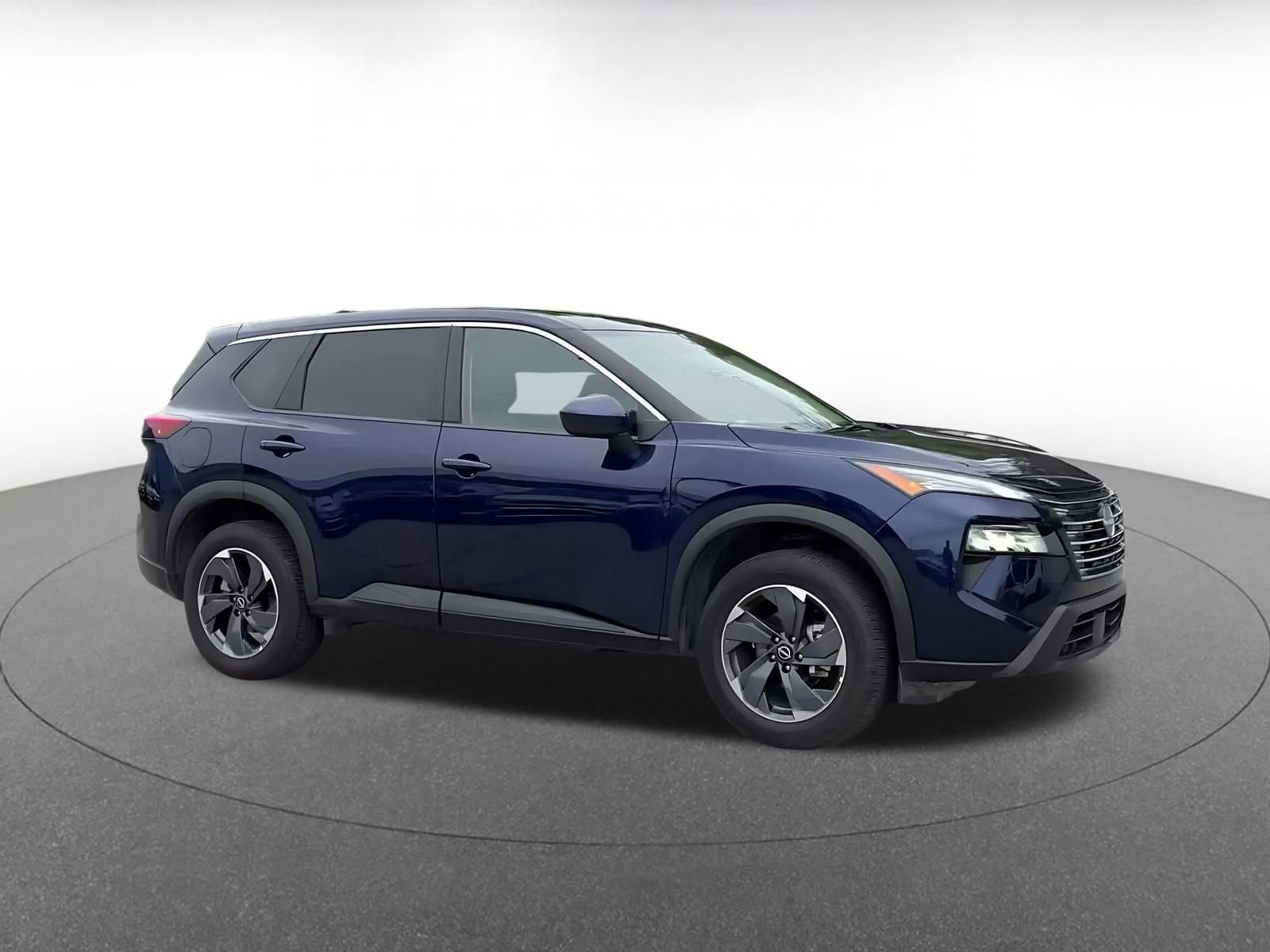 Used 2025 Nissan Rogue SV FWD image 2