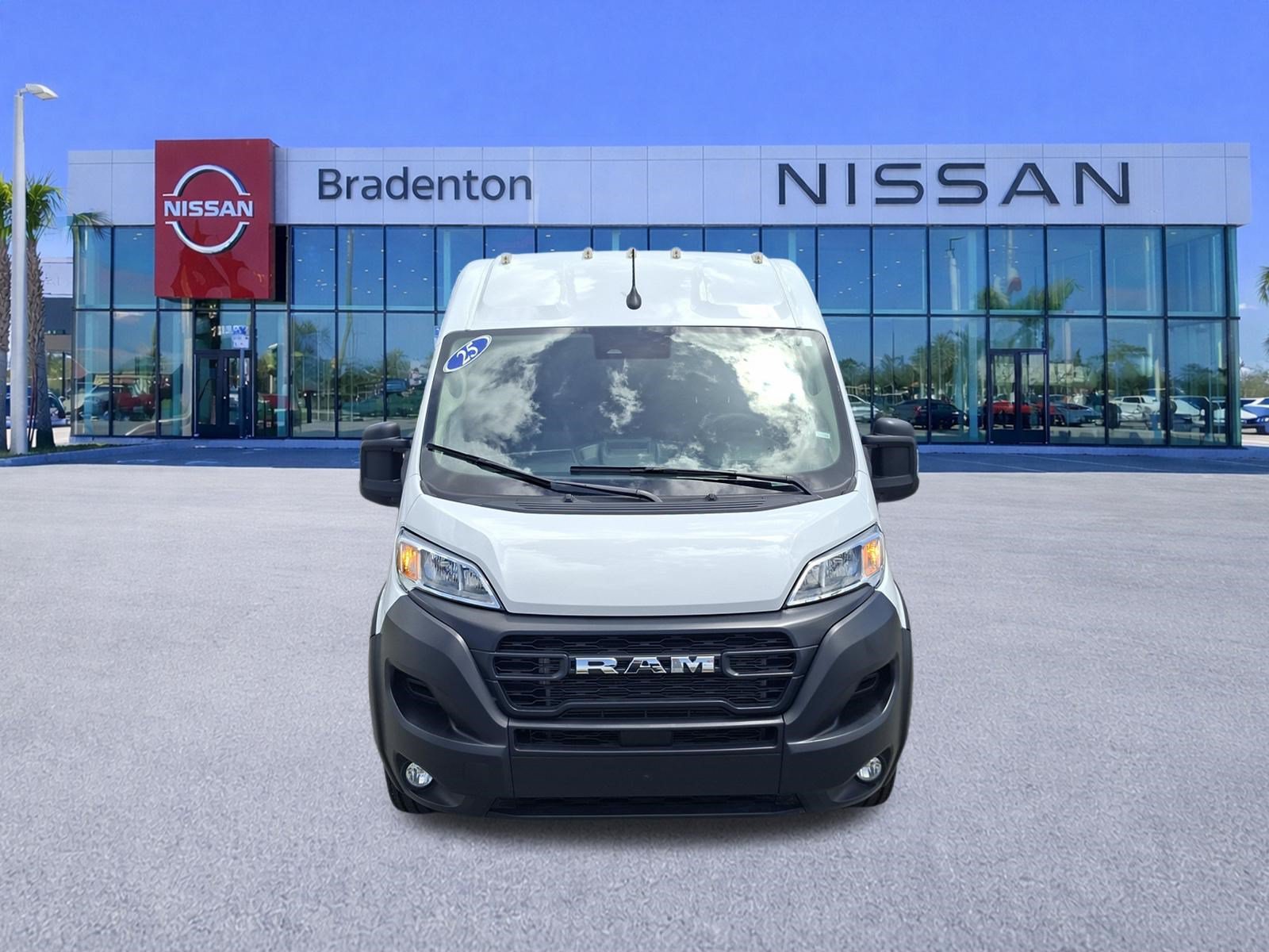 Used 2025 RAM ProMaster 2500 w/ Convenience Group FWD image 2