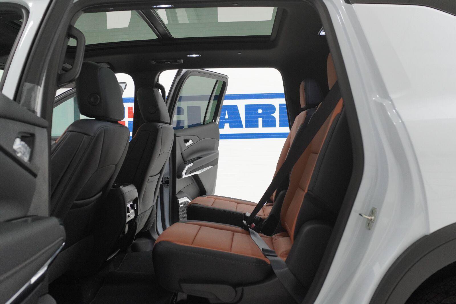 New 2027 Chevrolet Traverse Z71 w/ Enhanced Driving Package AWD/4WD image 29