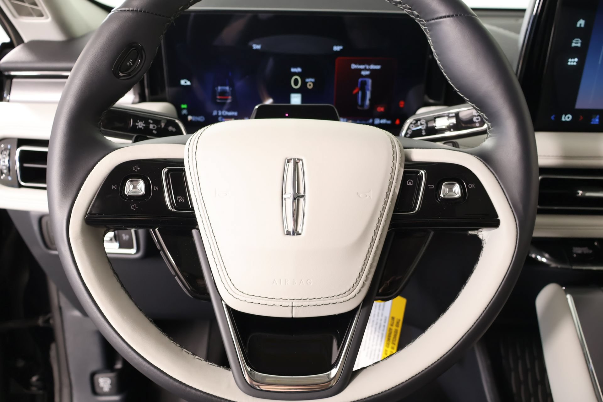 New 2026 Lincoln Aviator AWD w/ Jet Appearance Package image 3