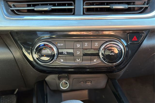 Certified 2025 Chevrolet Trax LT w/ Driver Confidence Package image 15