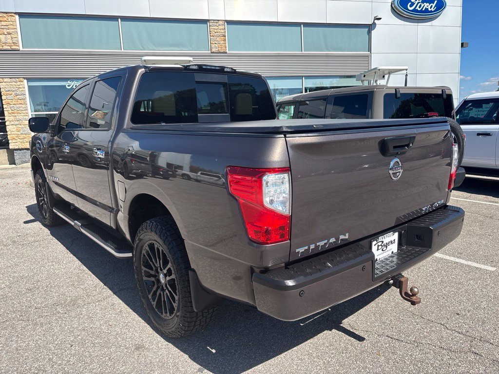 Used 2017 Nissan Titan SL AWD/4WD image 5