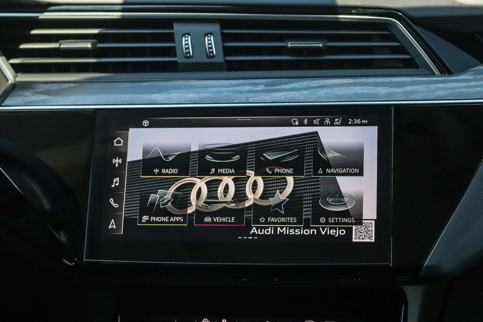 Certified 2024 Audi Q8 e-tron Prestige w/ Prestige Package AWD/4WD image 16