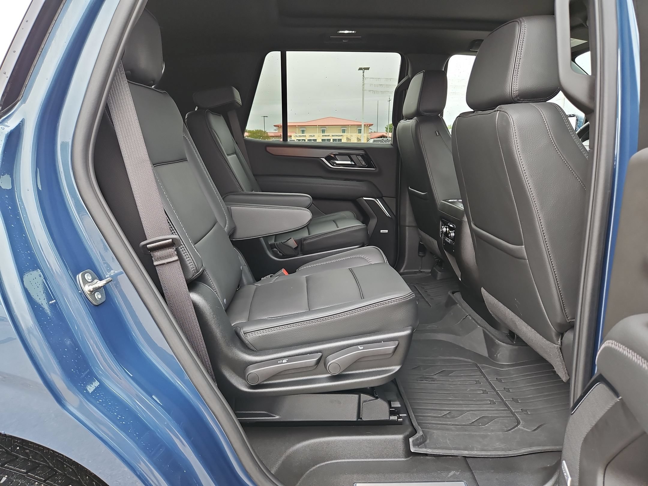 Used 2026 GMC Yukon Denali w/ Sun & Power Step Package AWD/4WD image 25