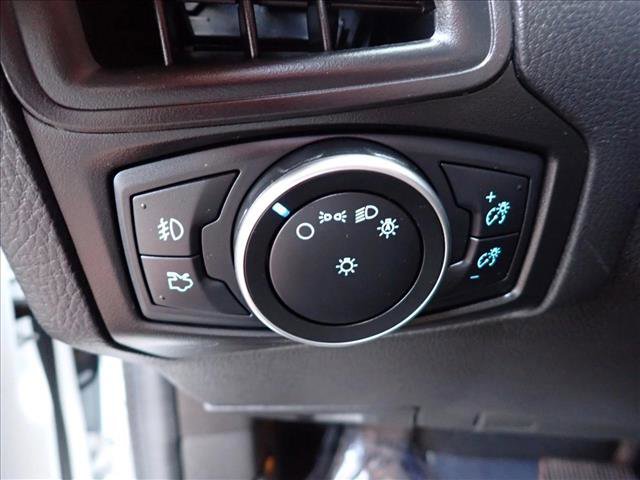 Used 2018 Ford Focus SE w/ SE Appearance Package image 12