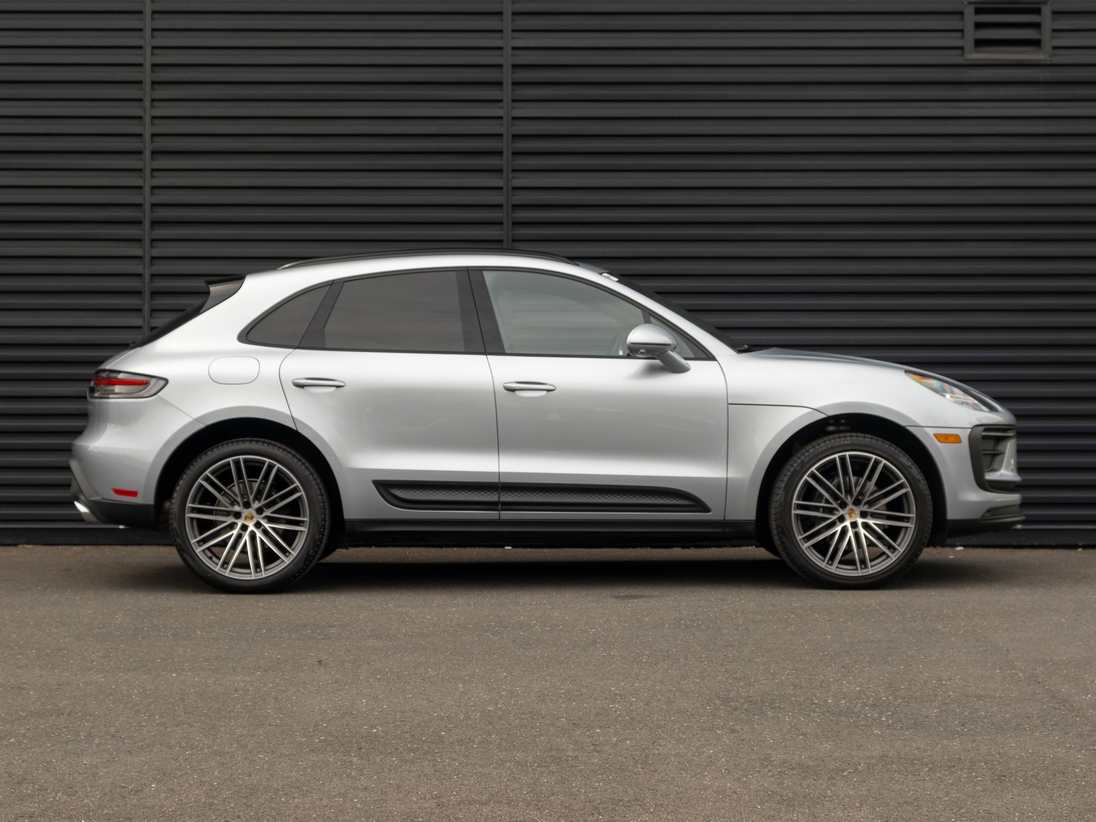 Certified 2026 Porsche Macan AWD/4WD image 9