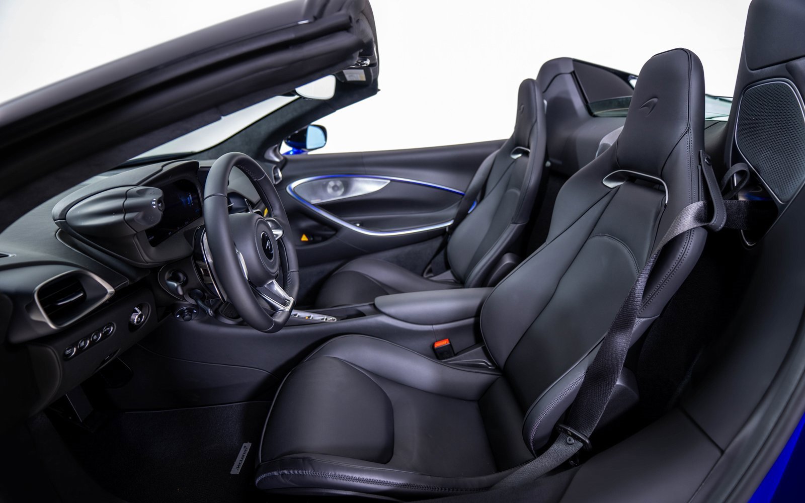 Used 2025 McLaren Artura Spider image 23