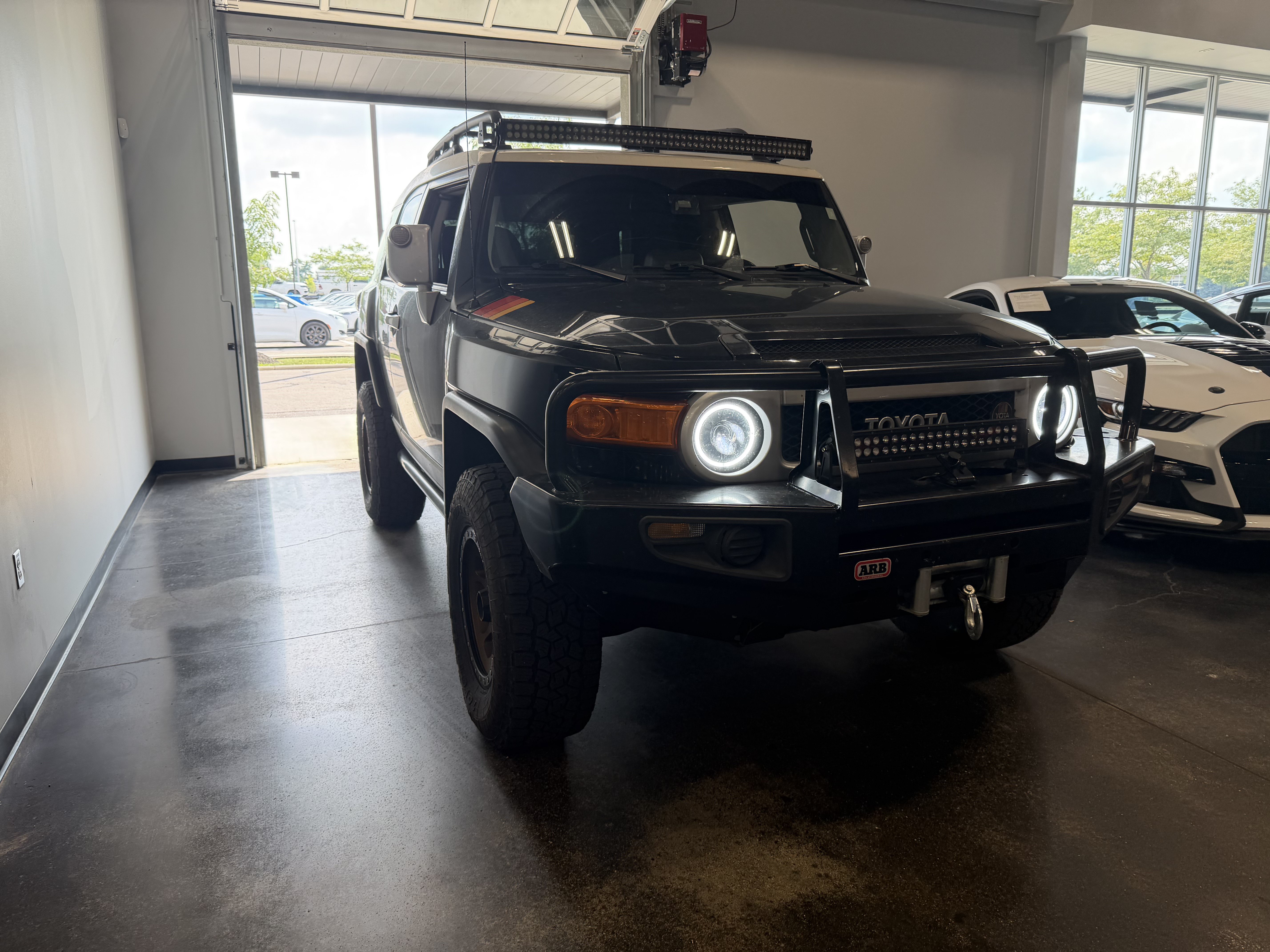 Used 2012 Toyota FJ Cruiser 4WD w/ Convenience Pkg image 9