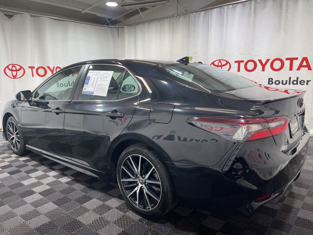 Used 2024 Toyota Camry SE image 4