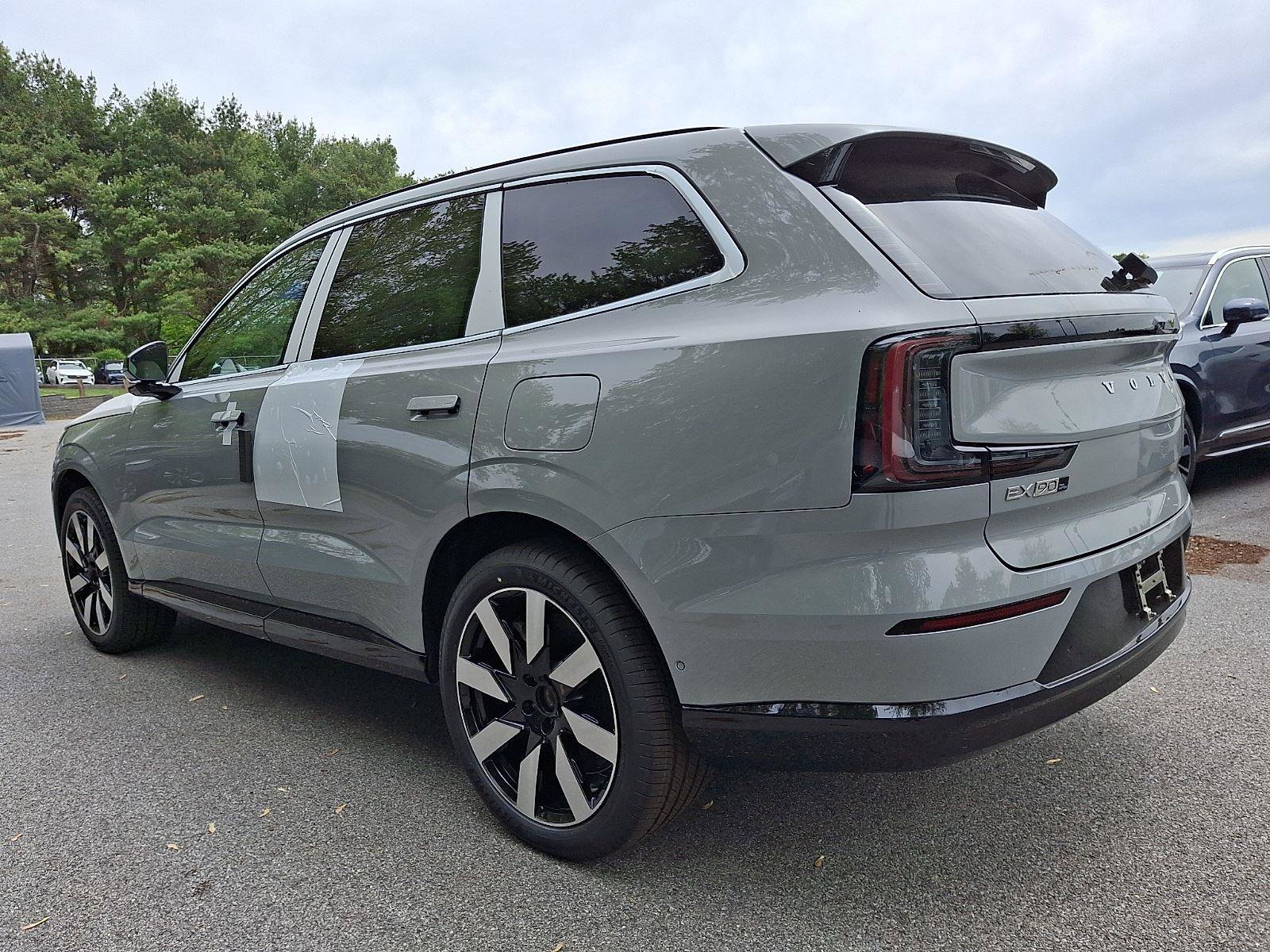 New 2026 Volvo EX90 Plus AWD/4WD image 3