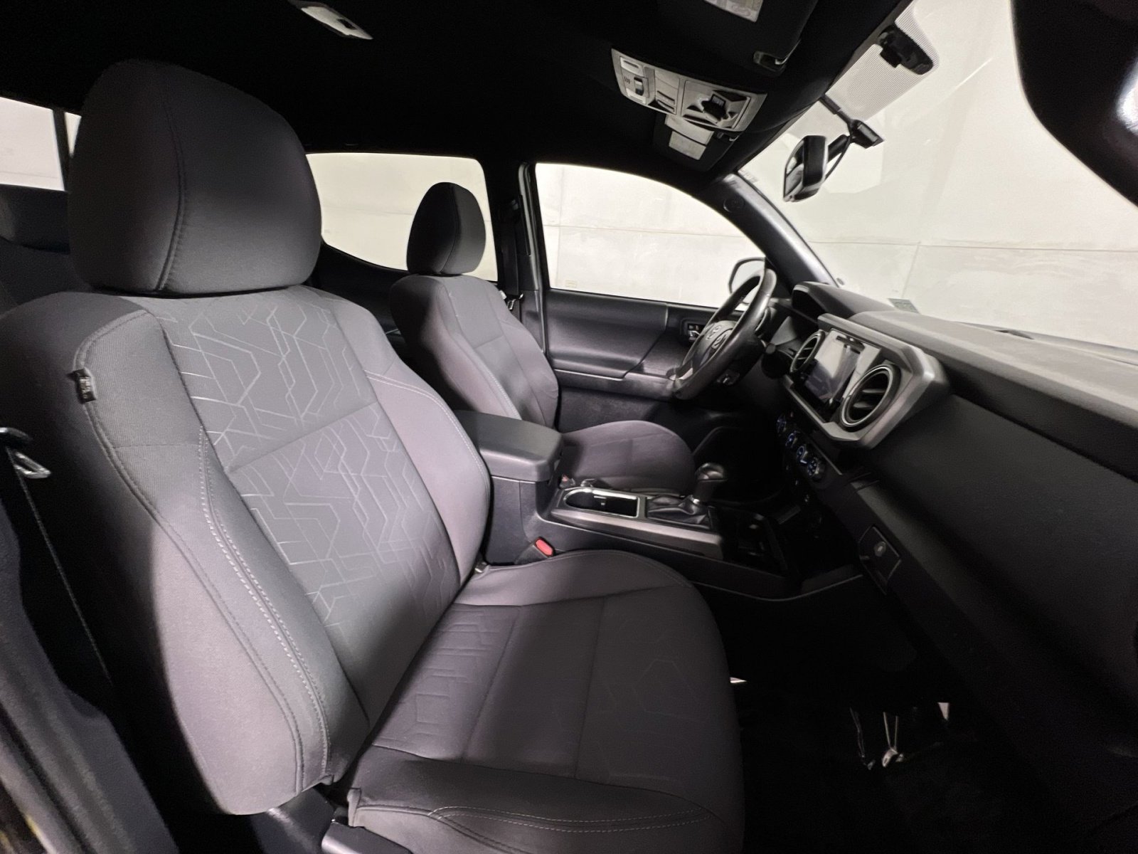 Used 2017 Toyota Tacoma TRD Off-Road w/ Tow Package (A/T) image 25