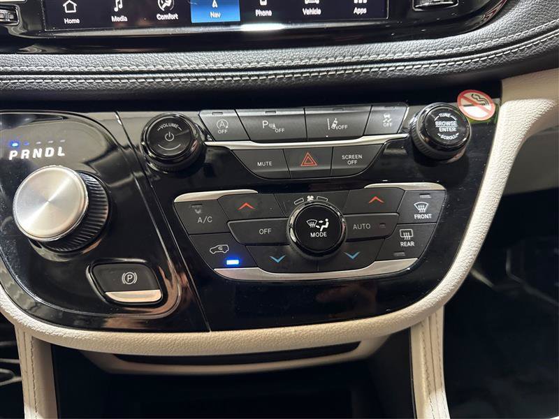Used 2023 Chrysler Pacifica Limited FWD image 39