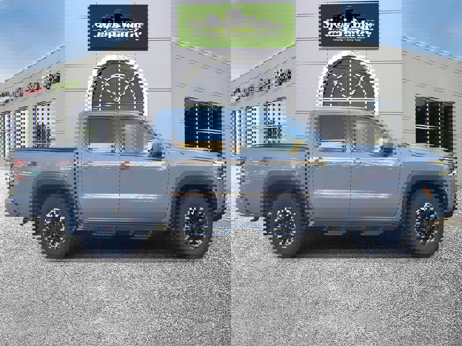 Used 2023 Nissan Frontier PRO-4X w/ Technology Package image 5