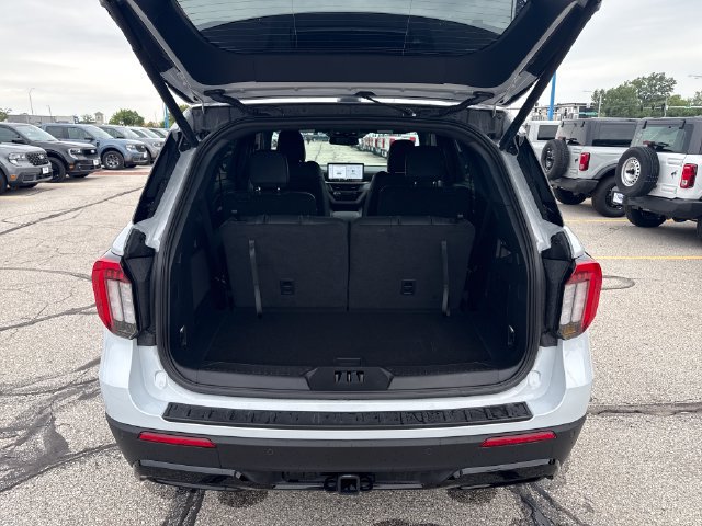 New 2026 Ford Explorer ST-Line w/ ST-Line Street Pack AWD/4WD image 8