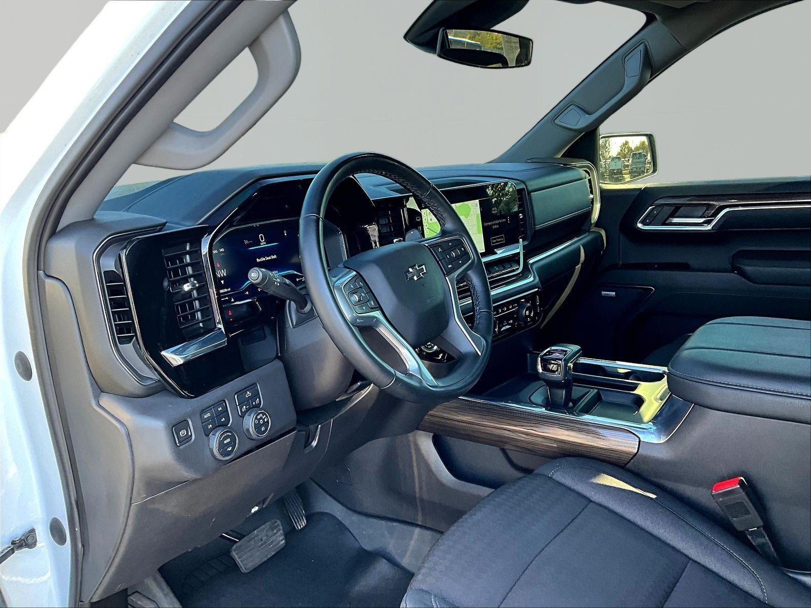 Used 2024 Chevrolet Silverado 1500 LT Trail Boss w/ Convenience Package II AWD/4WD image 17