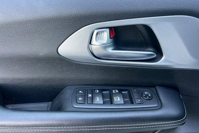 Used 2019 Chrysler Pacifica Touring-L w/ Advanced Safetytec Group image 11