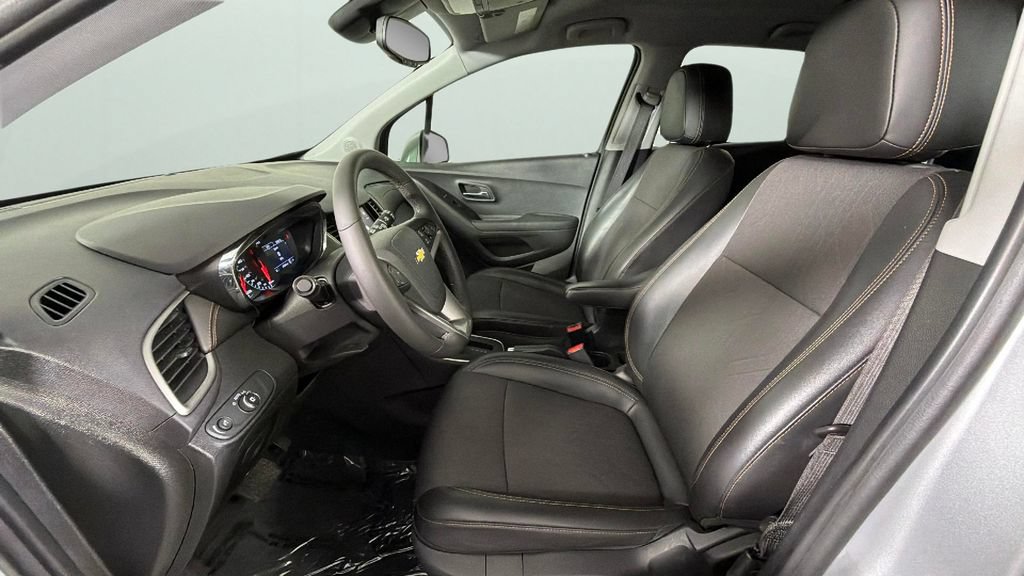 Used 2020 Chevrolet Trax LT w/ Driver Confidence Package FWD image 17