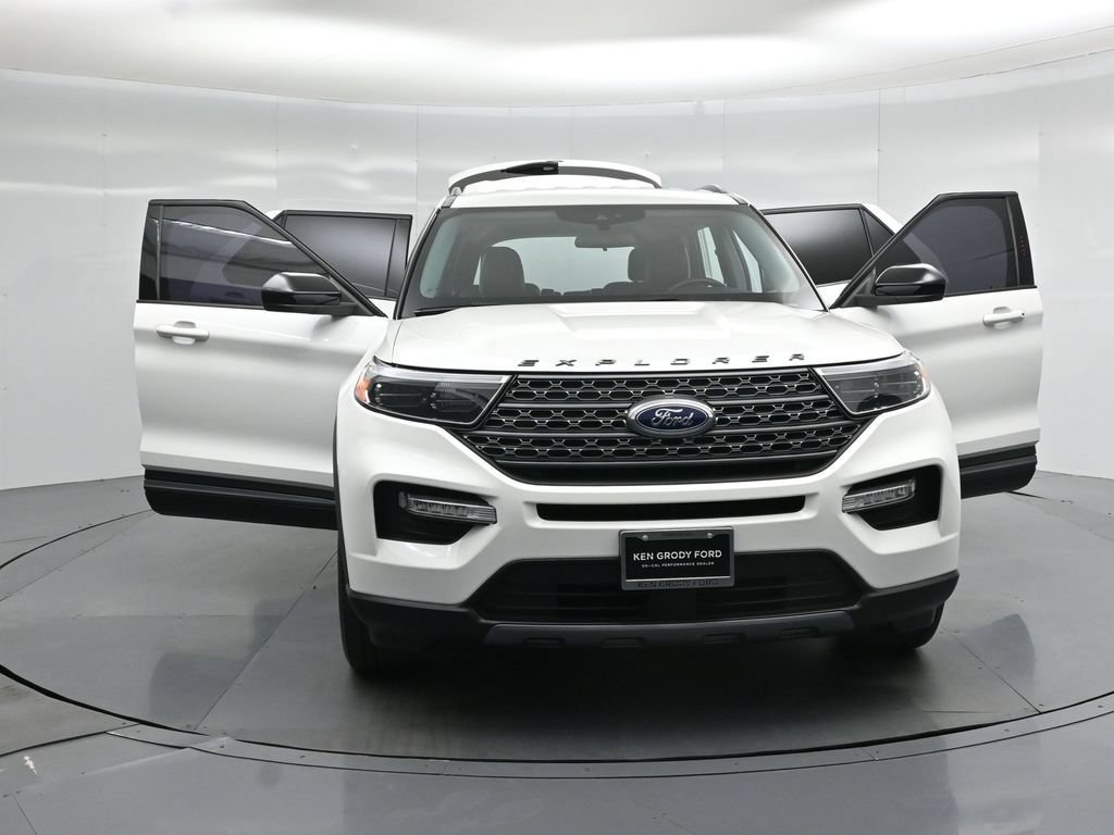 Certified 2023 Ford Explorer XLT w/ Equipment Group 202A RWD image 33