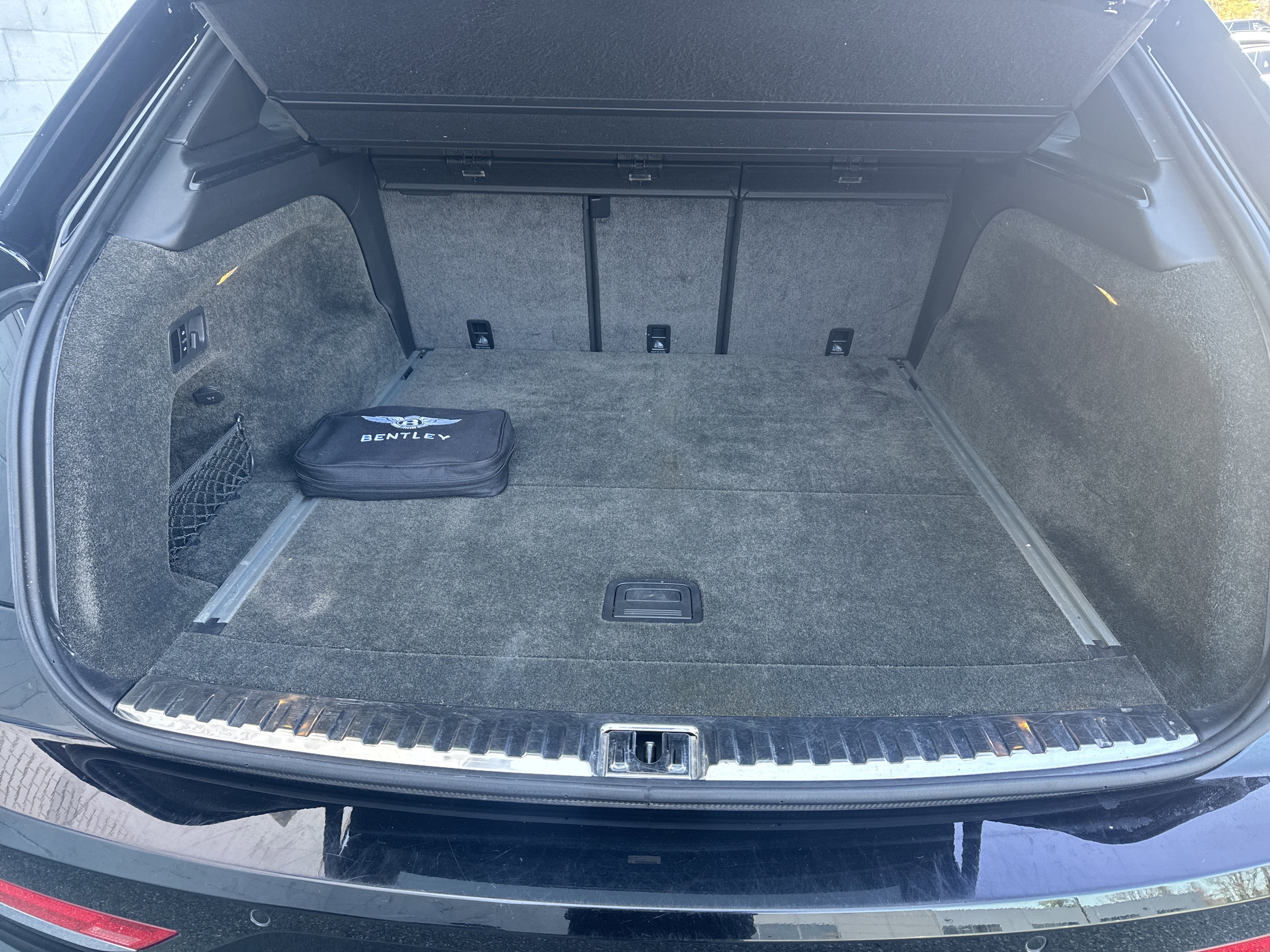 Used 2021 Bentley Bentayga image 30