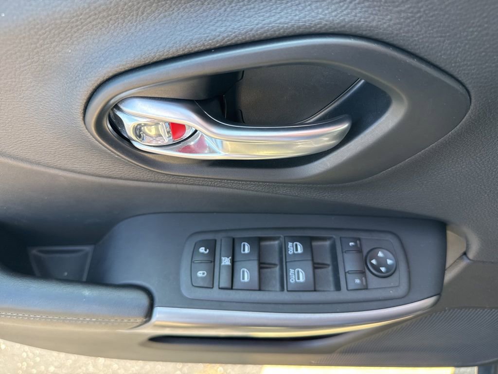 Used 2022 Jeep Cherokee Latitude Lux image 24