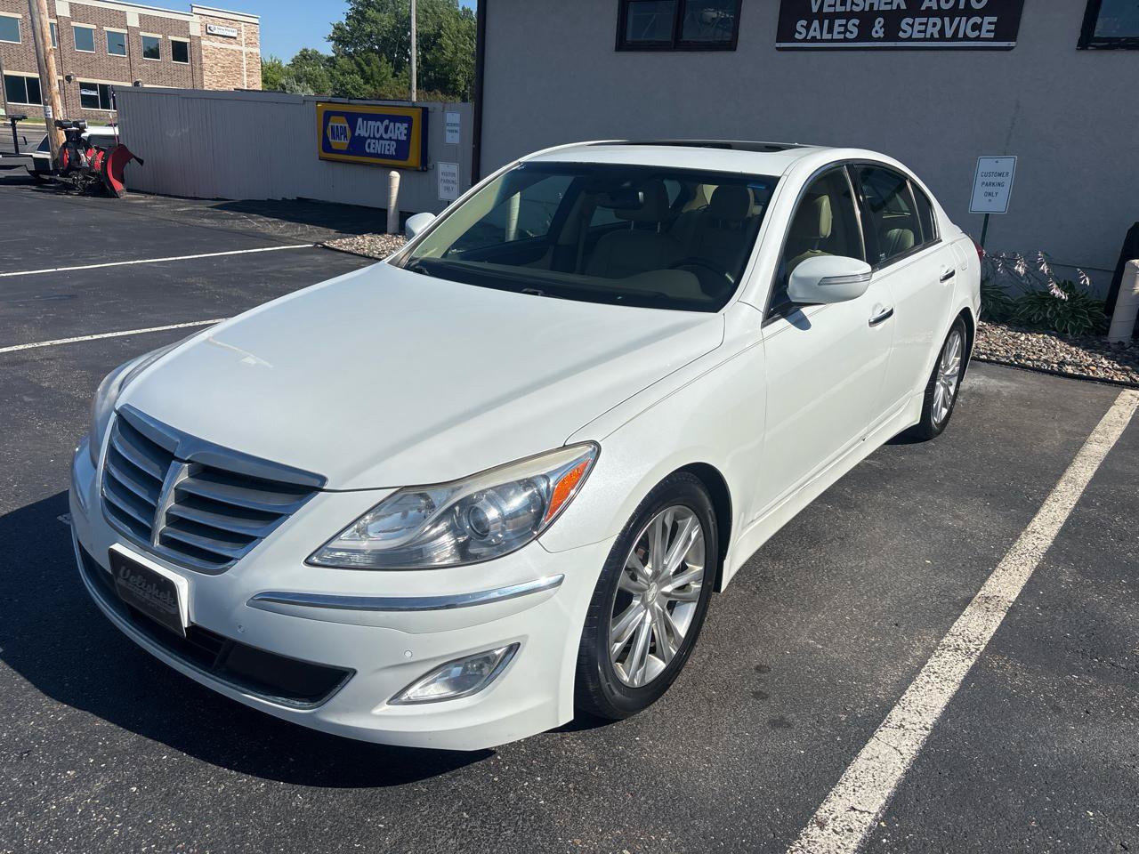 Used 2012 Hyundai Genesis 3.8 w/ Premium Pkg RWD image 7