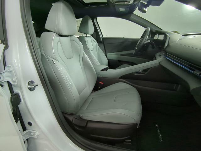 Used 2024 Hyundai Elantra Limited image 27