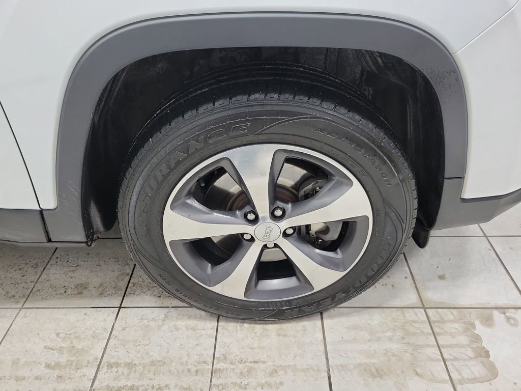 Used 2019 Jeep Cherokee Limited image 49
