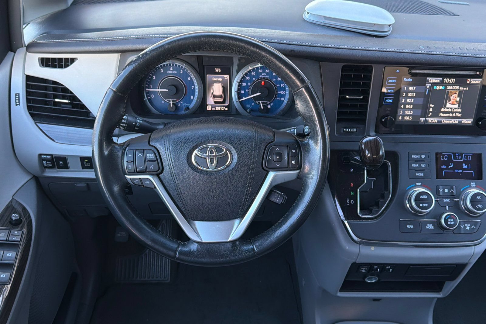 Used 2015 Toyota Sienna XLE FWD image 16