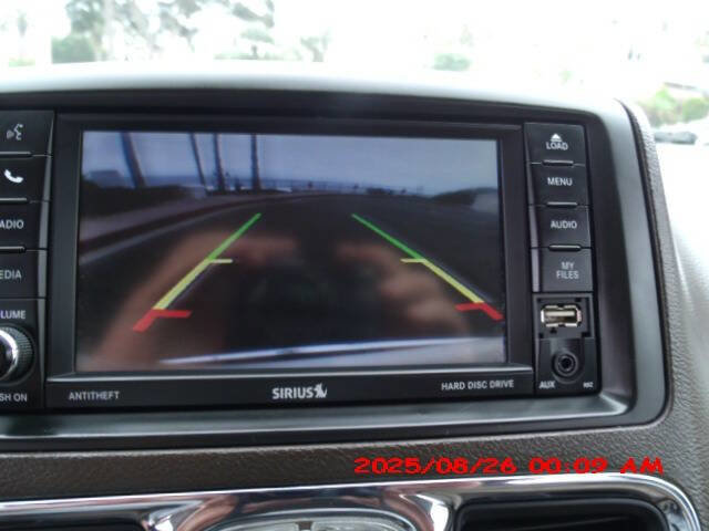 Used 2014 Chrysler Town & Country Touring image 16