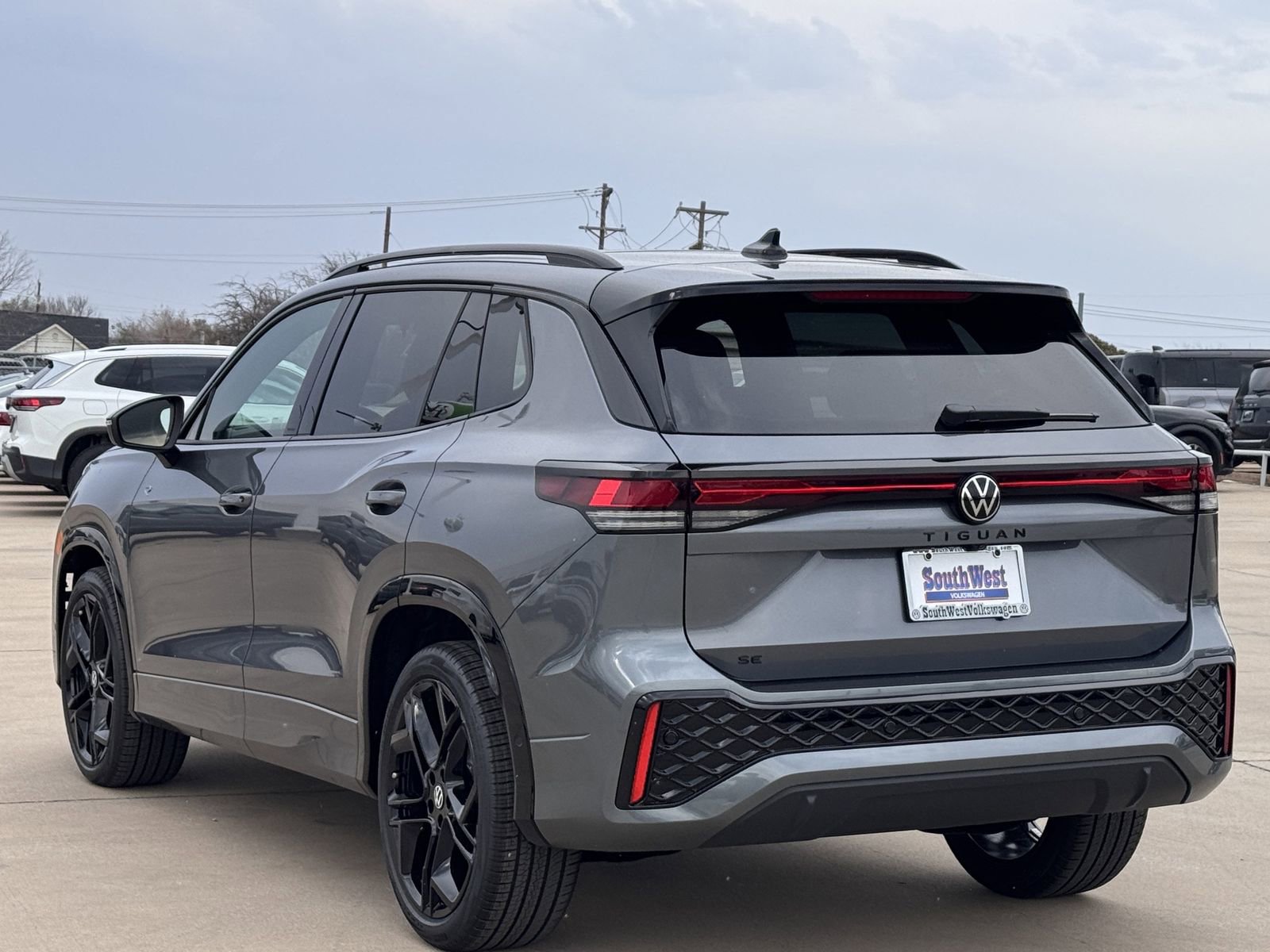 New 2026 Volkswagen Tiguan SE R-Line image 6