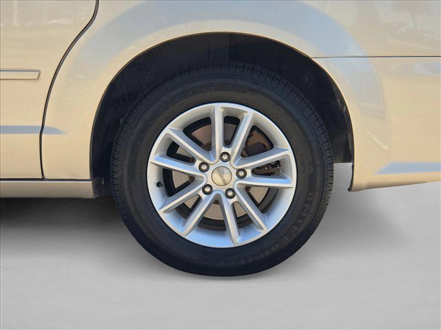 Used 2015 Dodge Grand Caravan SXT w/ Rear Park Assist Package FWD image 22