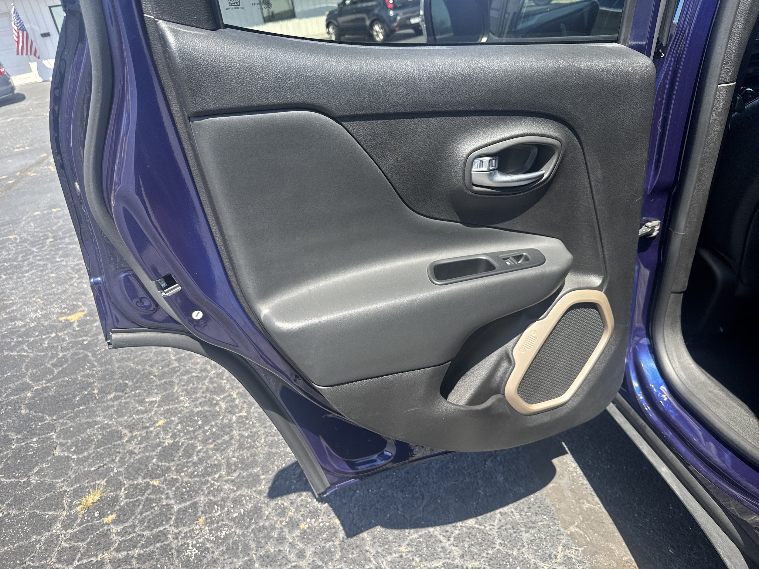 Used 2017 Jeep Renegade Limited FWD image 8