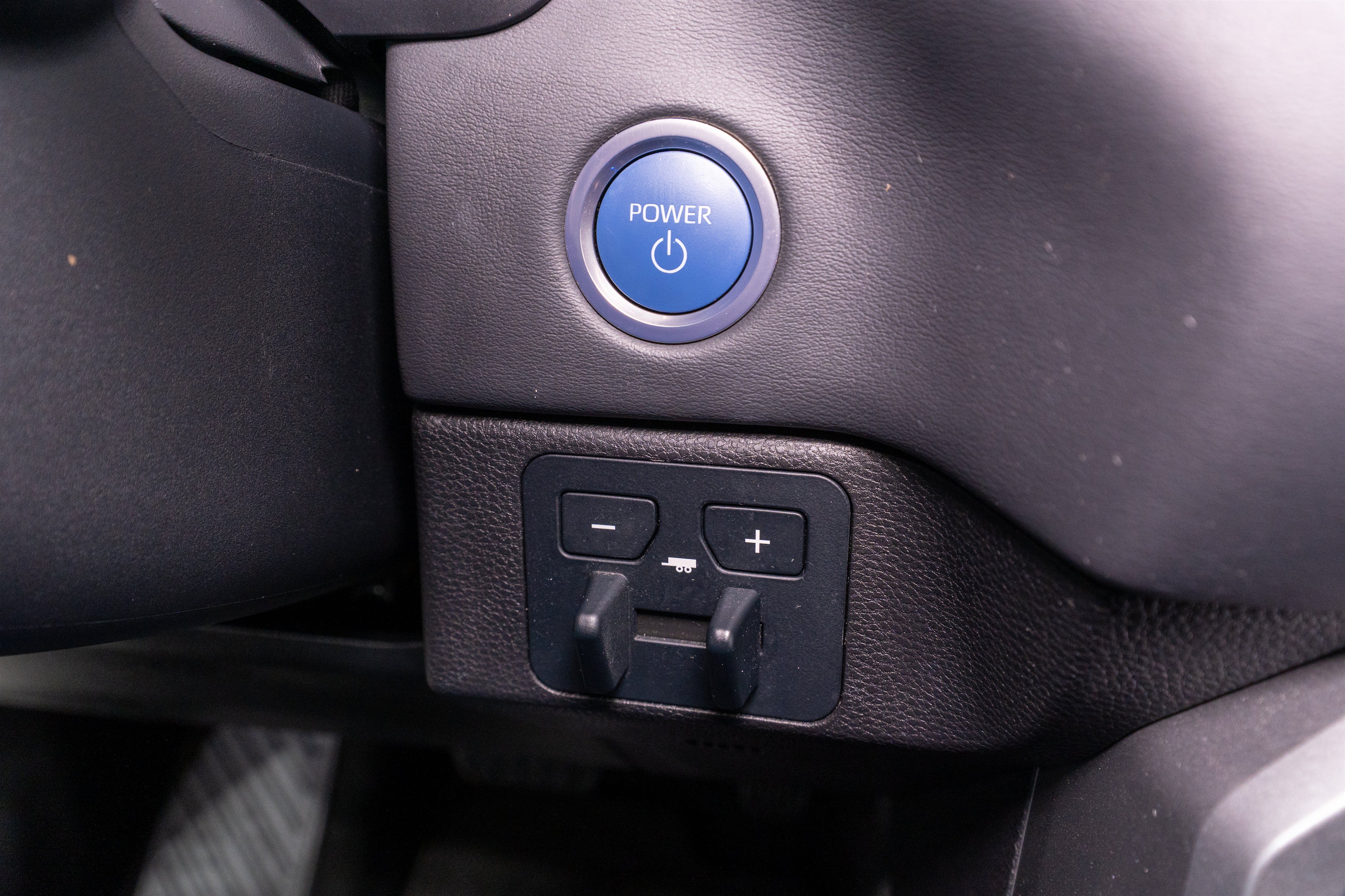 Used 2024 Toyota Sequoia Platinum AWD/4WD image 32