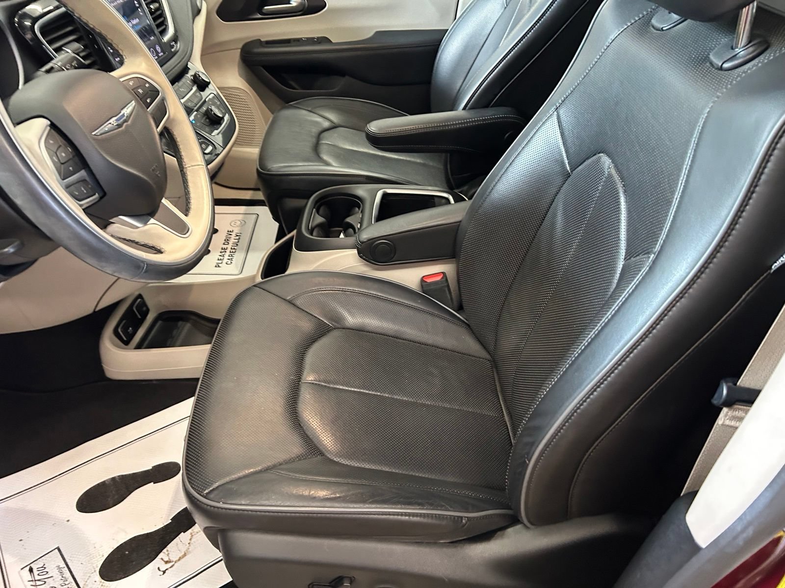 Used 2020 Chrysler Pacifica Limited FWD image 14