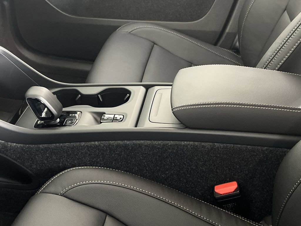 New 2026 Volvo XC40 B5 Core w/ Climate Package image 19