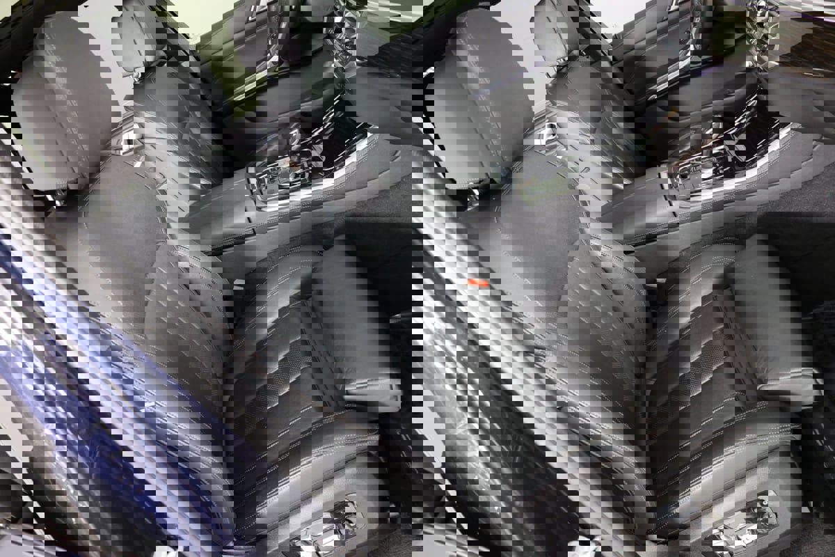 Used 2020 BMW X5 M50i w/ Premium Package image 42