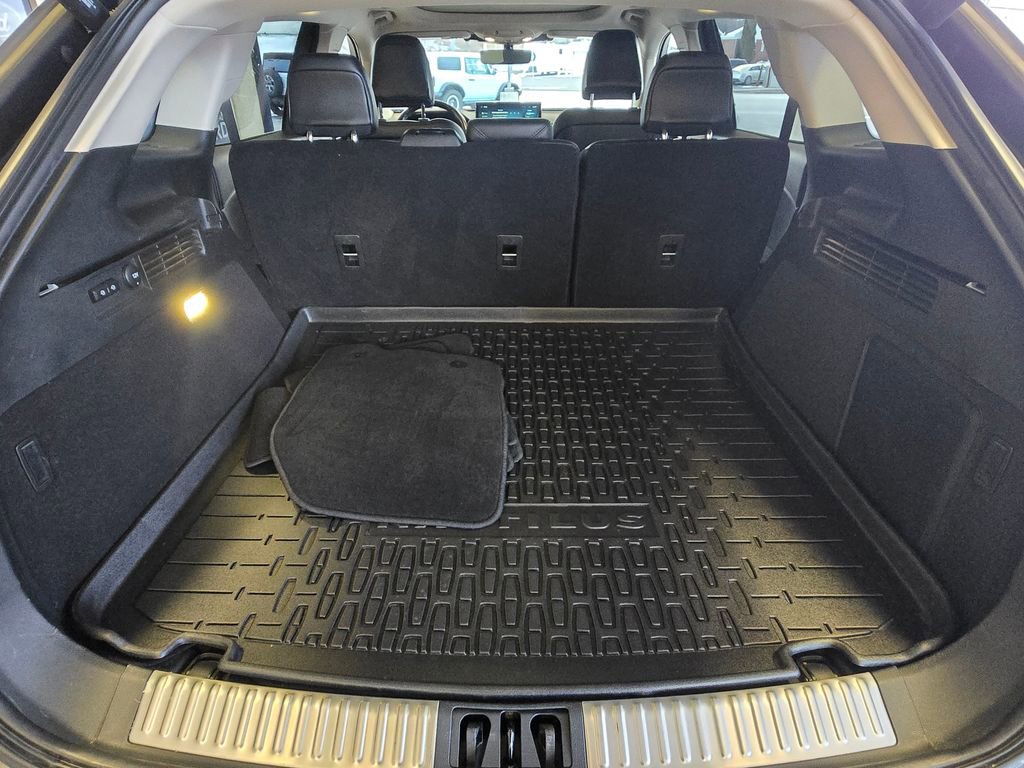 Used 2022 Lincoln Nautilus Reserve w/ Equipment Group 201A image 11