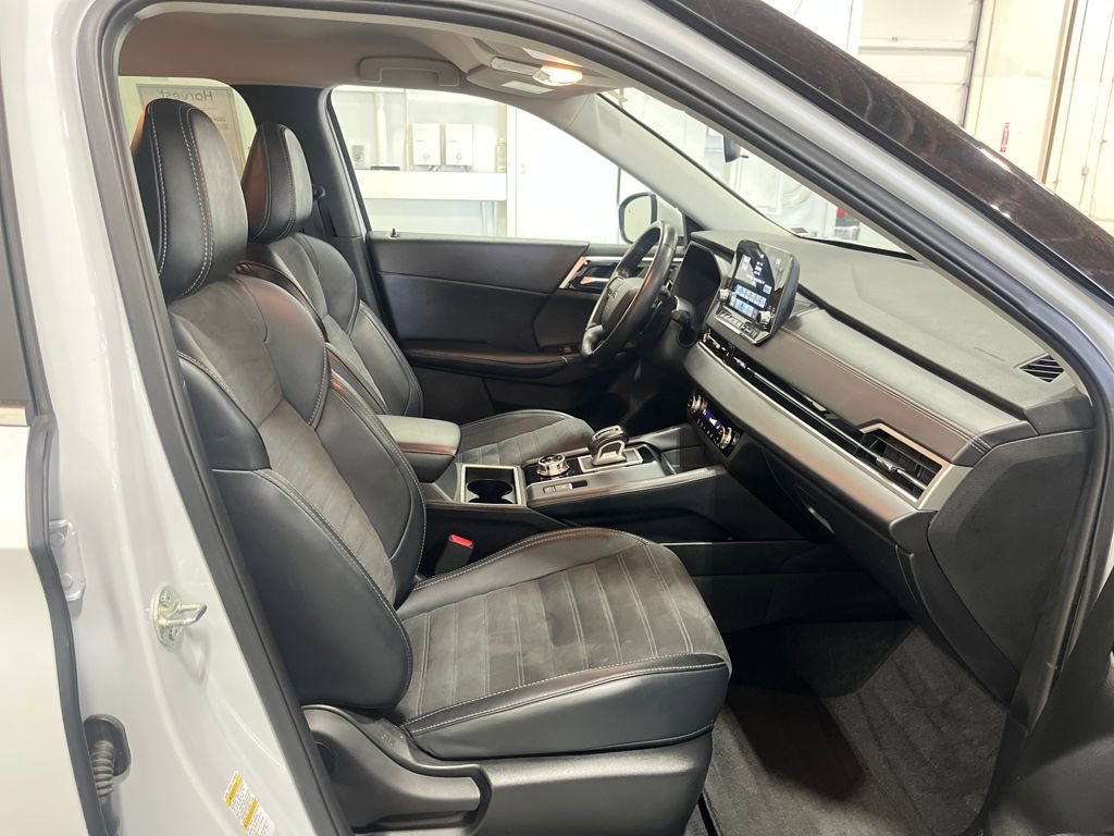 Used 2024 Mitsubishi Outlander SE image 53