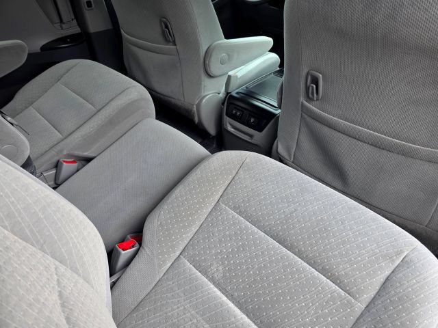 Used 2019 Toyota Sienna LE w/ LE Preferred Package FWD image 39