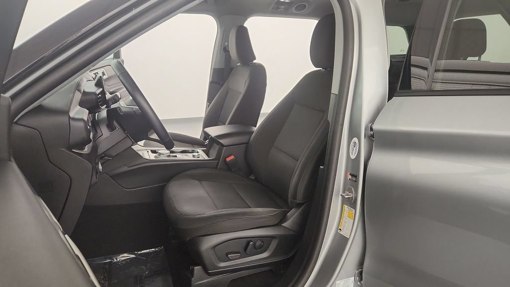 Used 2023 Ford Explorer XLT AWD/4WD image 14
