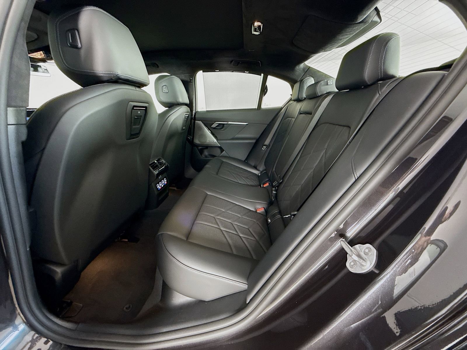 New 2026 BMW i5 eDrive40 w/ M Sport Package image 26