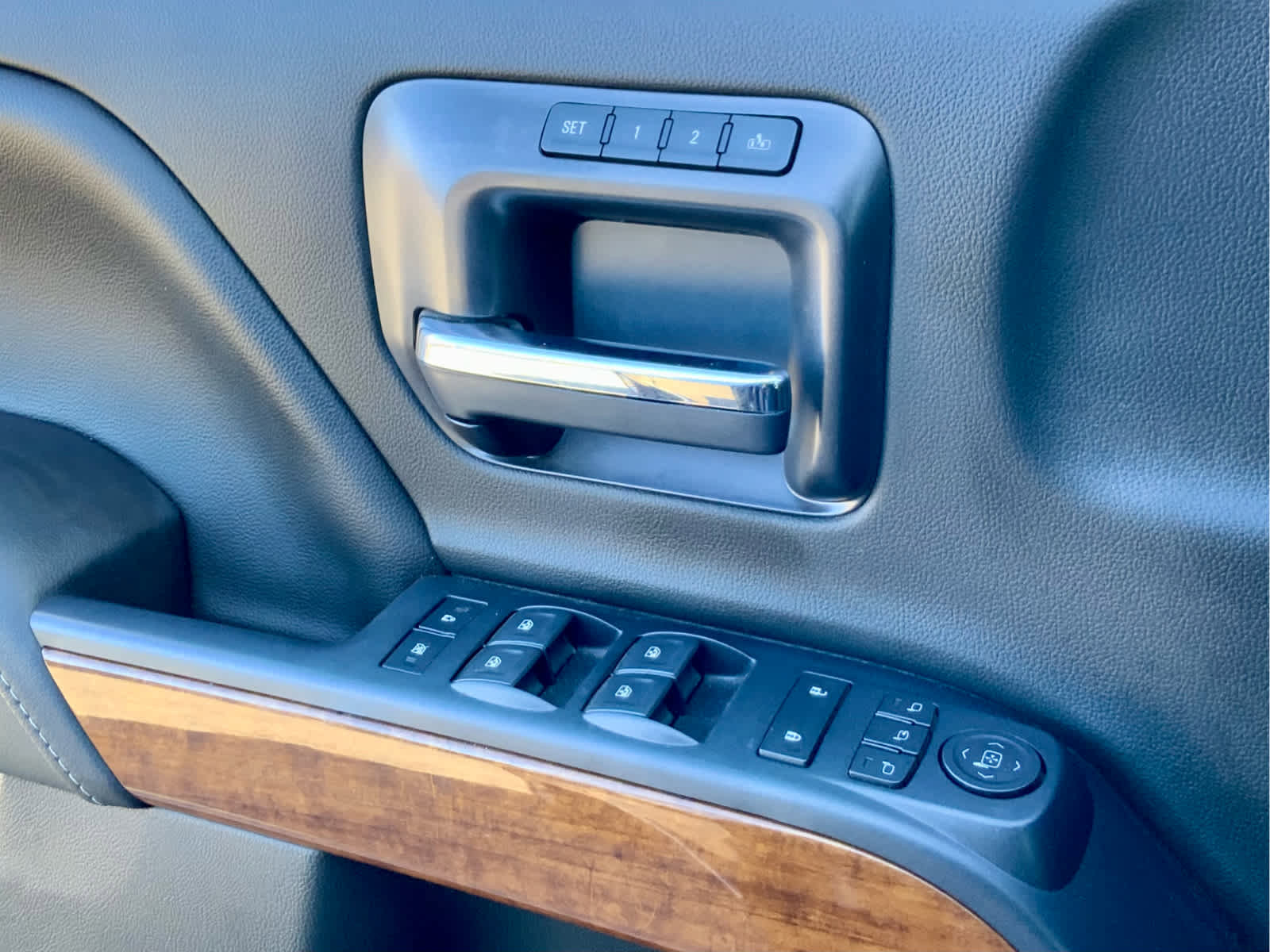 Used 2018 Chevrolet Silverado 1500 High Country AWD/4WD image 46