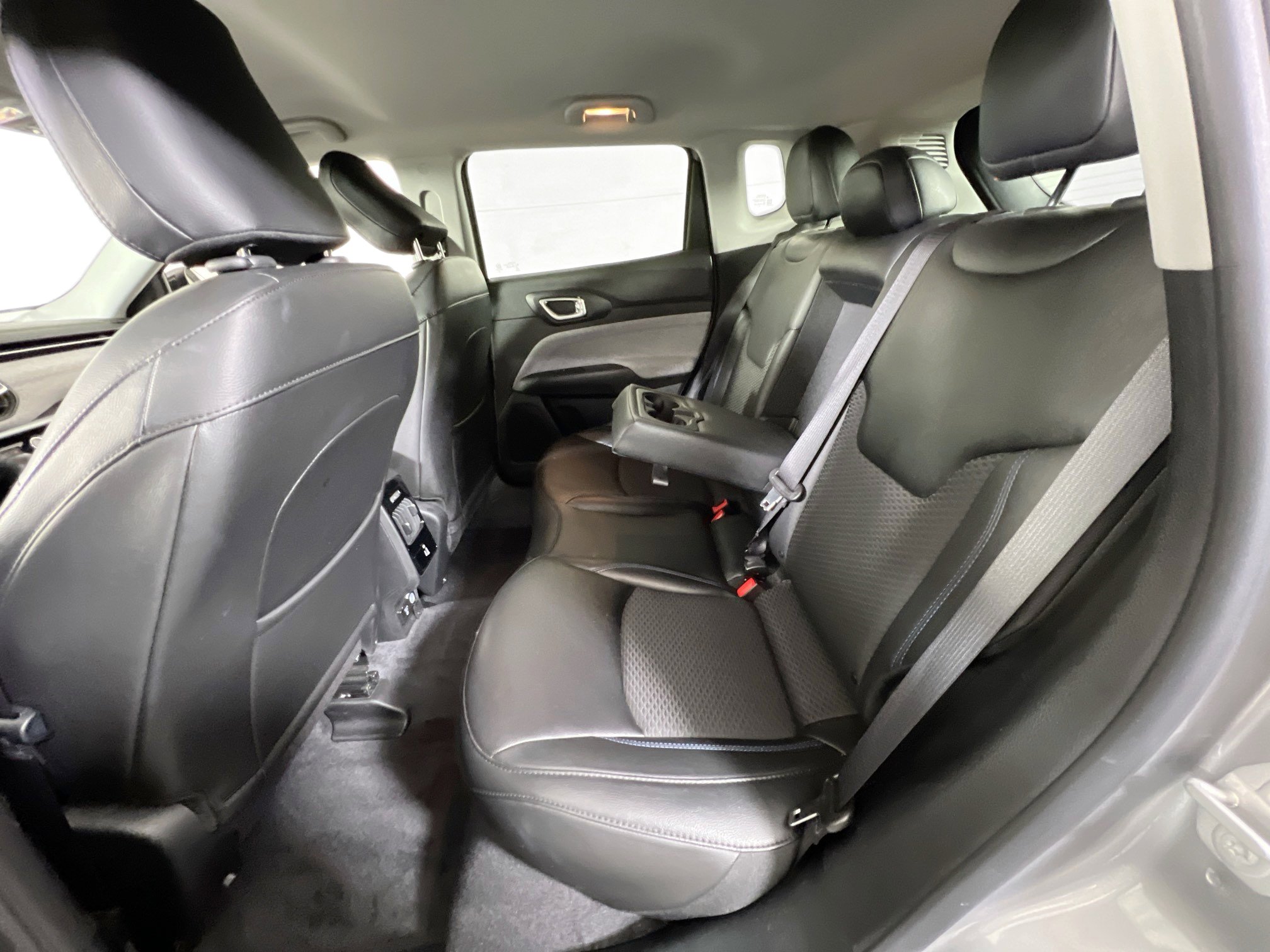 Used 2022 Jeep Compass Latitude w/ Convenience Group AWD/4WD image 23