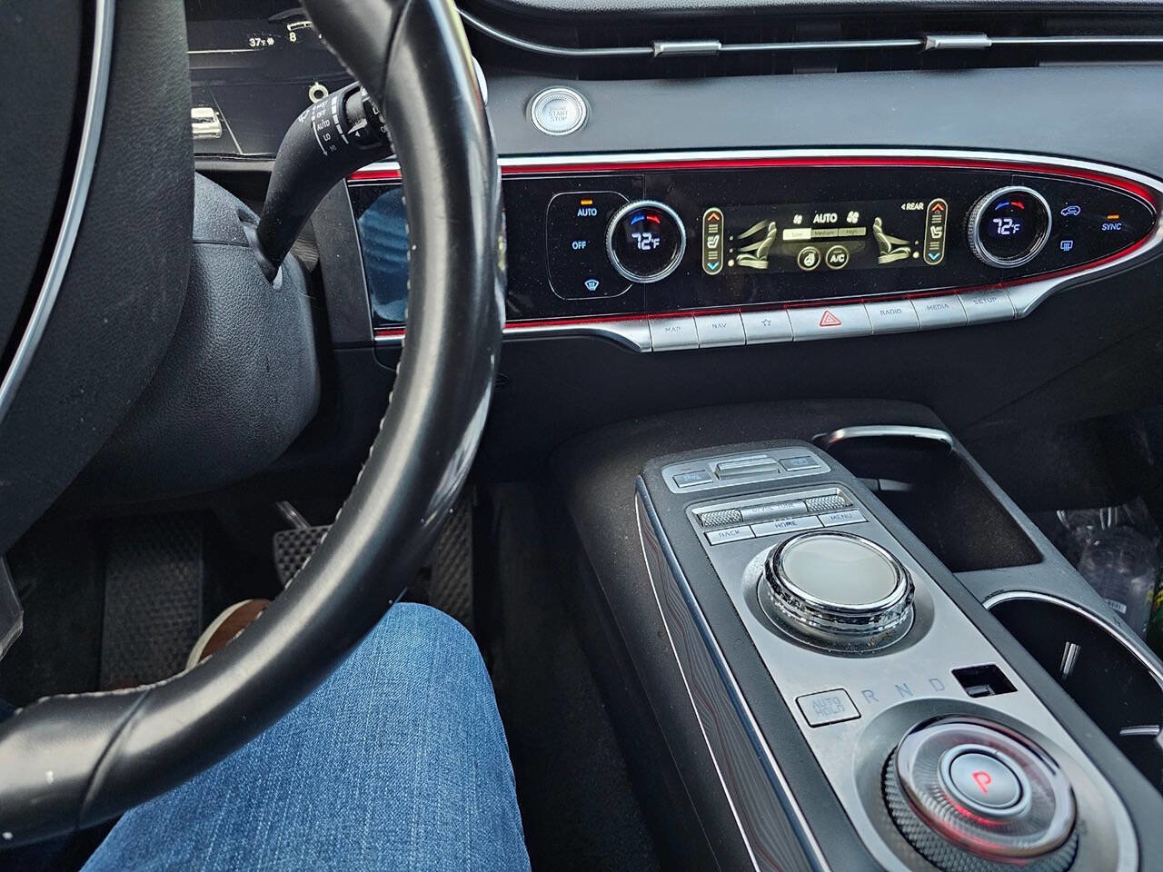 Used 2022 Genesis GV70 2.5T w/ Advanced Package image 10