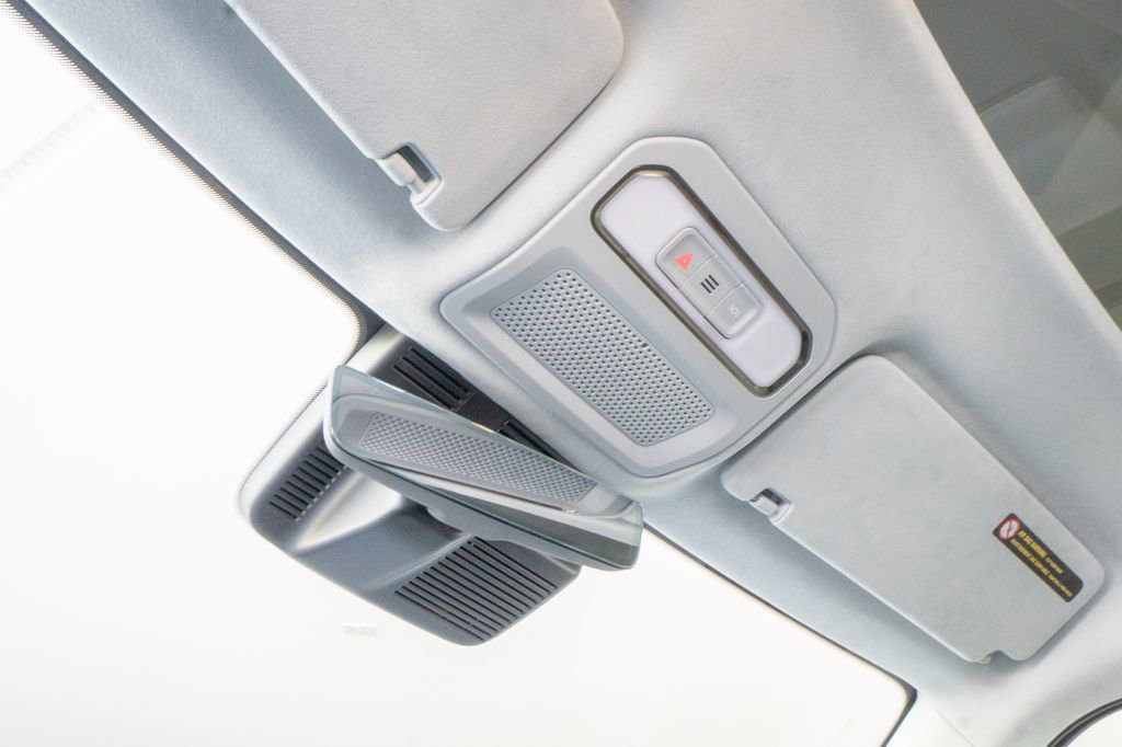 Used 2025 Rivian R1S Premium image 14