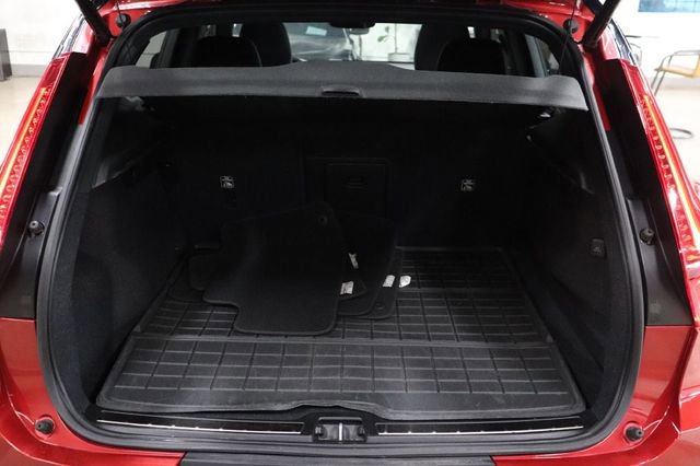 Used 2020 Volvo XC40 T5 R-Design w/ Protection Package Premier image 17